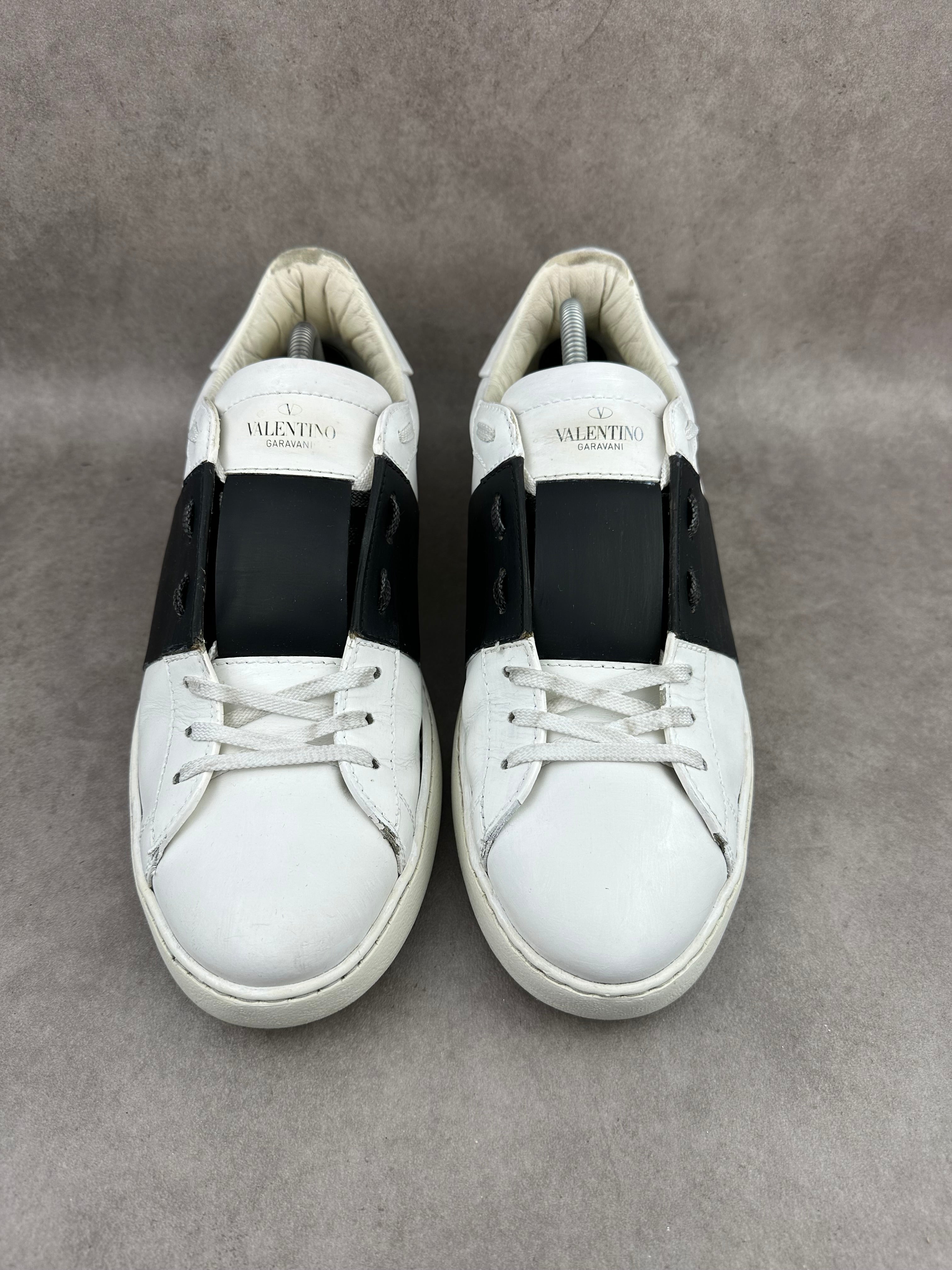 Valentino Garavani Open noire T44
