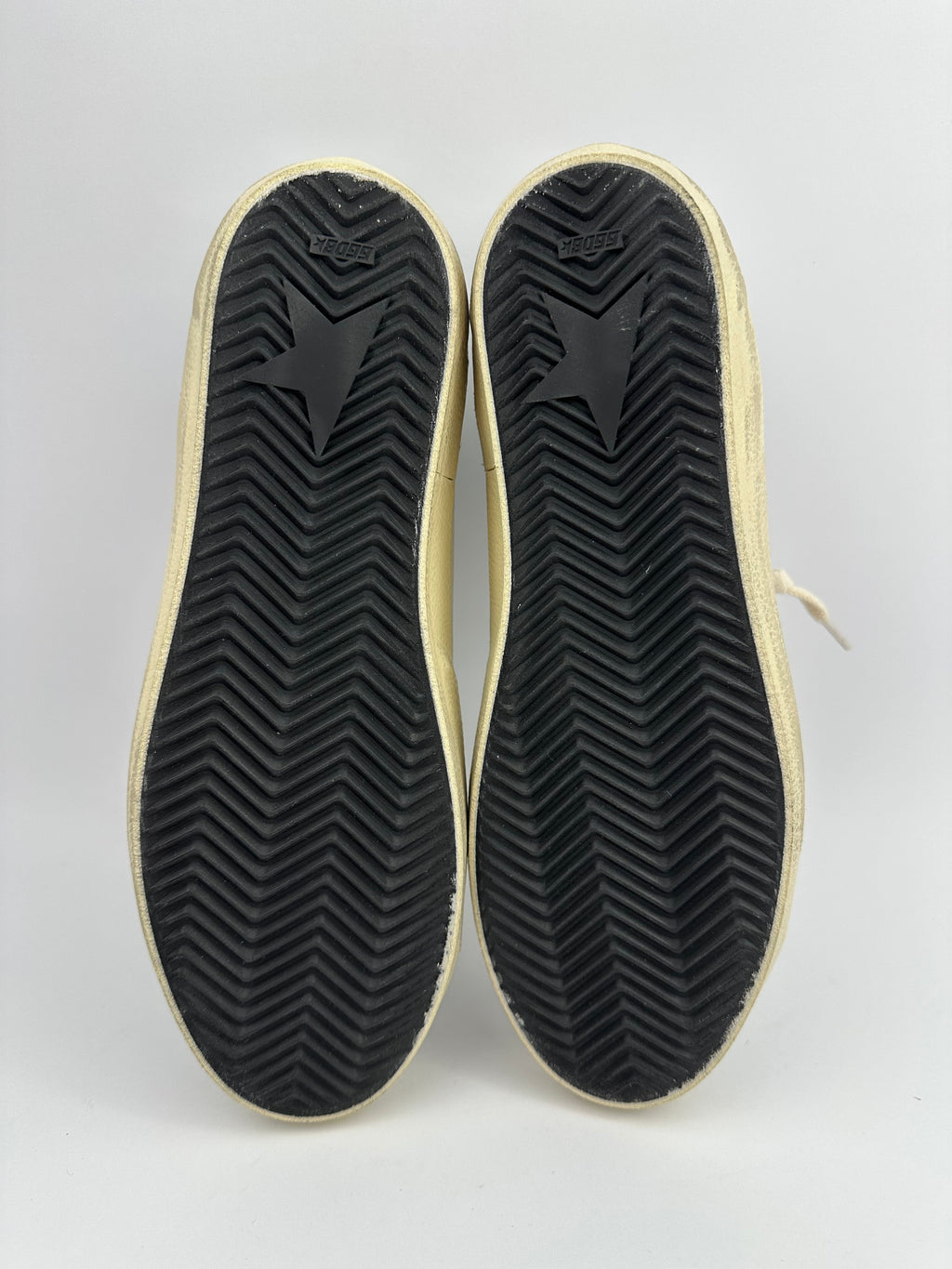 Golden Goose Superstar doré T38